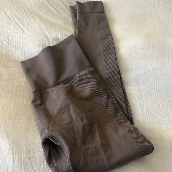 SET ACTIVE Sculptflex Leggings in Pepper (Light Chocolate Brown) - Size Medium - Picture 7 of 7